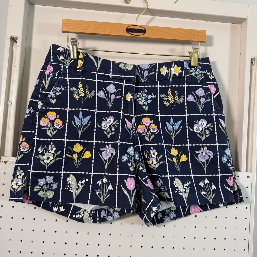 Crown & Ivy Shorts Women Black Floral Grid Print Stretch 4.5" Inseam Pockets - 6